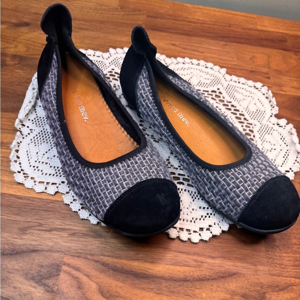 Bernie Mev Bella Me Ballet Flats Velvet Woven Upper Suede Cap Toe Size 40